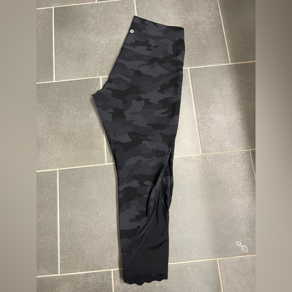 Lululemon 7/8 Scalloped Camo Pants